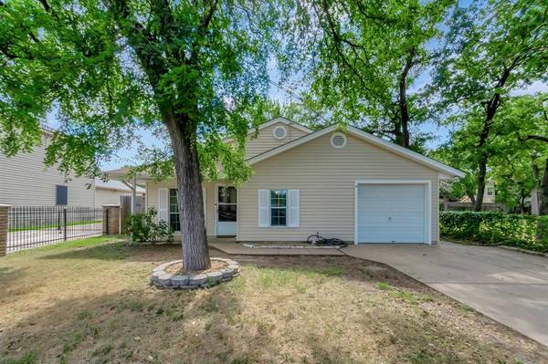 3600 Mohawk Trail, Lake Worth, TX 76135