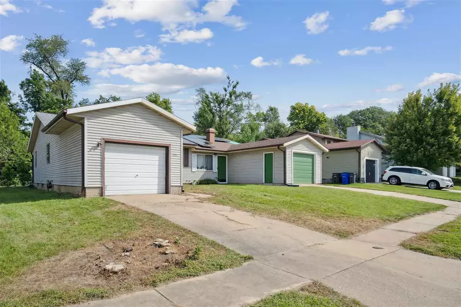 2526 Ellis View Ct NW, Cedar Rapids, IA 52405