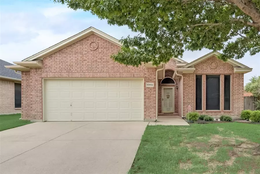 10652 Fossil Hill Drive, Fort Worth, TX 76131