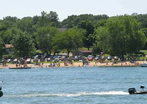 Lake Summerset, IL 61019,2121 Hawthorne Drive