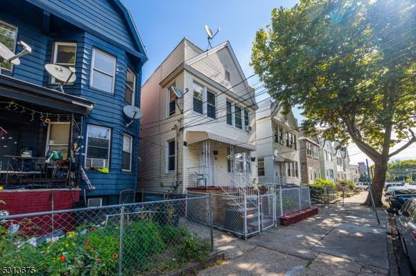 42 New St, Jersey City, NJ 07305