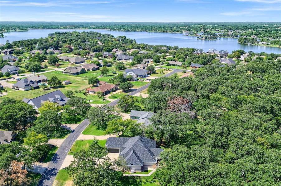 103 Crockett Drive, Lake Kiowa, TX 76240