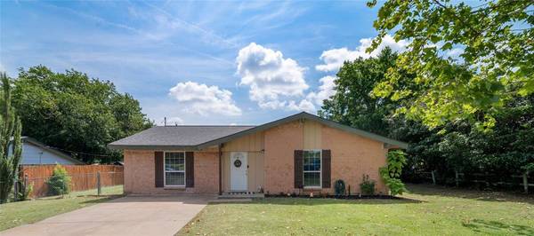 910 Crockett Street, Midlothian, TX 76065