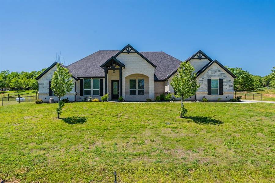 3017 Fossil Oaks Drive, Azle, TX 76020