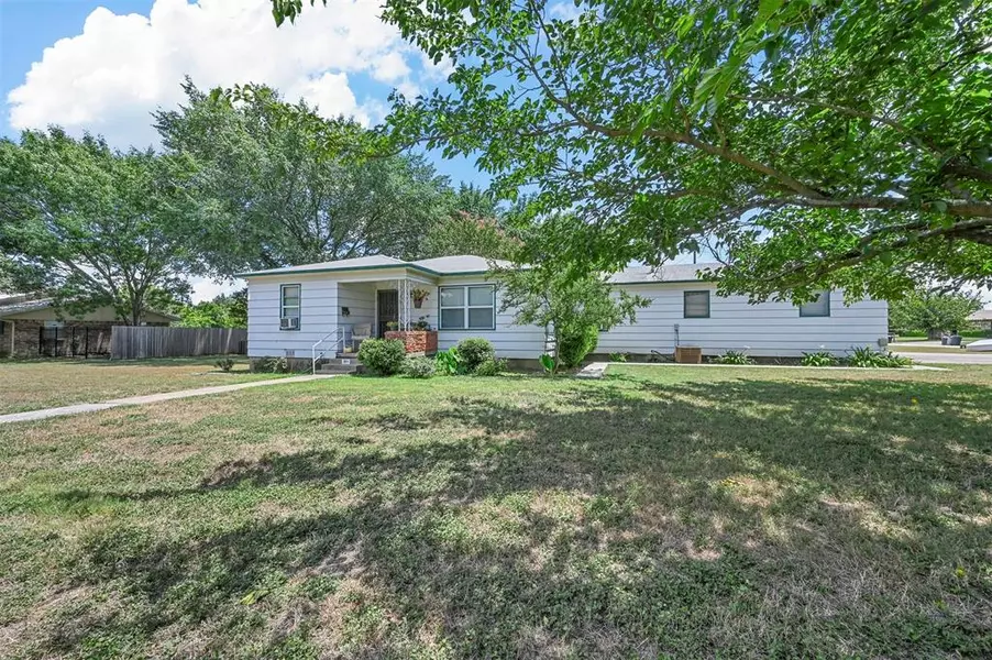 209 Ash Street, Crowley, TX 76036