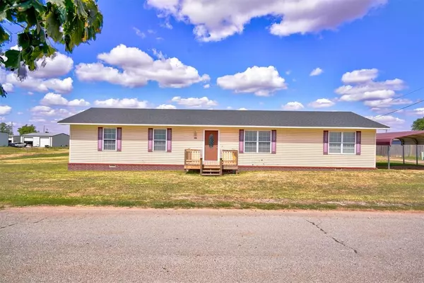 Hinton, OK 73047,210 Maple Street