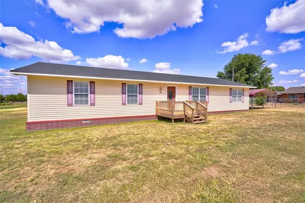 Hinton, OK 73047,210 Maple Street