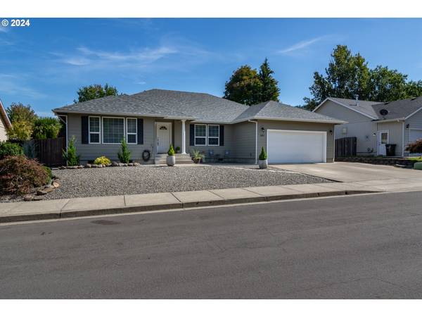 489 SE OAKBRIAR AVE, Roseburg, OR 97470