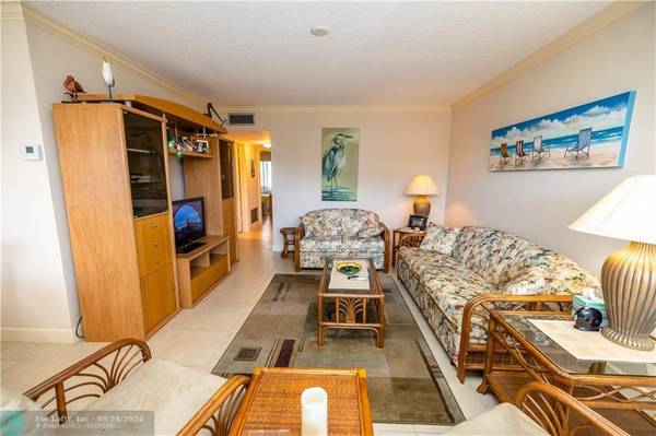 Lake Worth Beach, FL 33461,3160 Lake Osborne Dr  #205