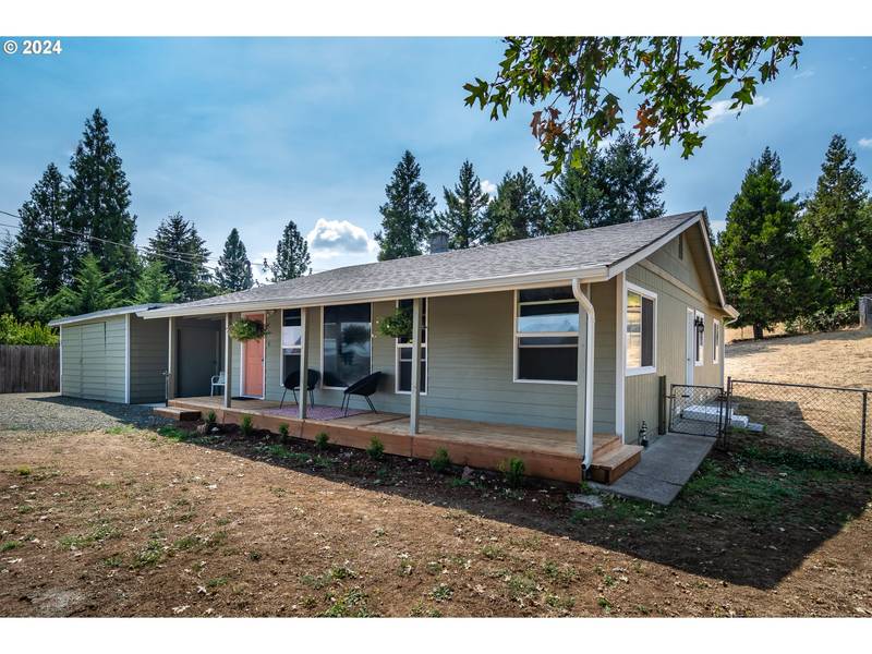 2318 NW CALKINS AVE, Roseburg, OR 97471