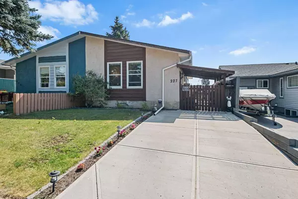 Calgary, AB T2J 4E1,227 Queensland PL SE