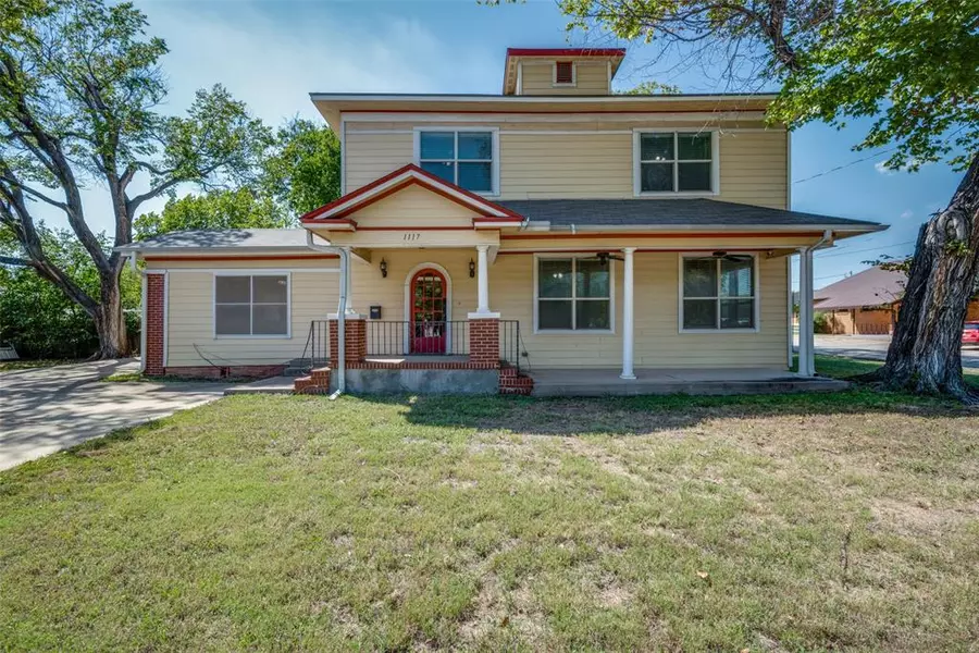 1117 N Elm Street, Denton, TX 76201