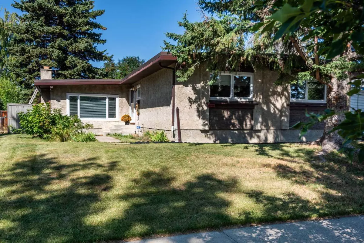 Calgary, AB T2W 2H1,3248 Cedarille DR SW