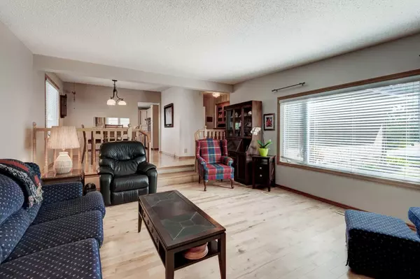 Calgary, AB T2W 2H1,3248 Cedarille DR SW