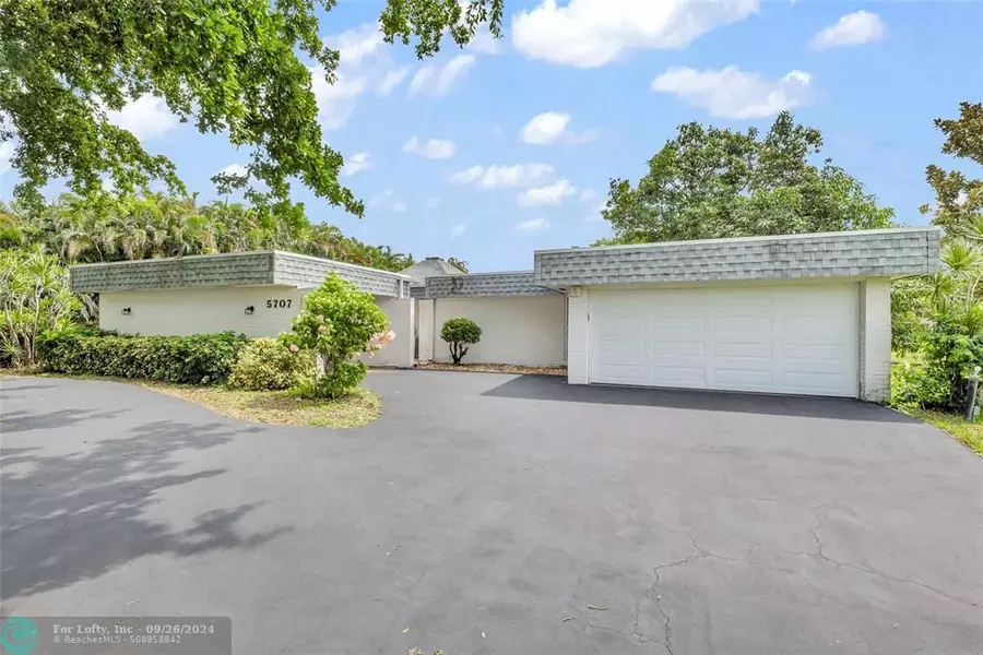 5707 WHITE HICKORY CIR, Tamarac, FL 33319