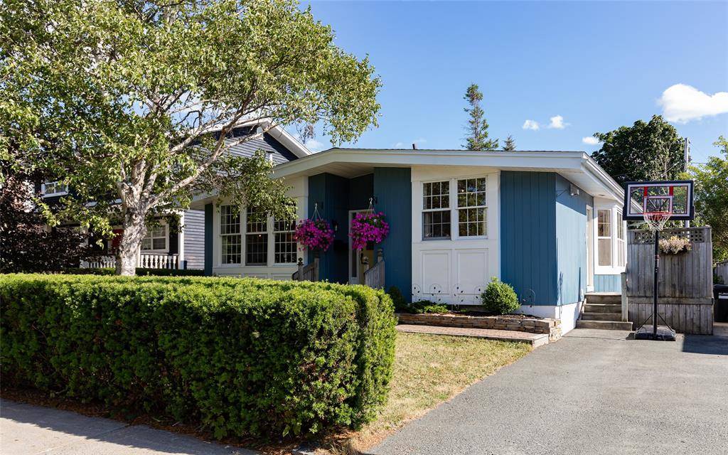 15 Hutton Road, St. John's, NL A1A 2A6