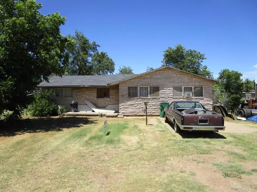 Quanah, TX 79252,109 E 14th Street