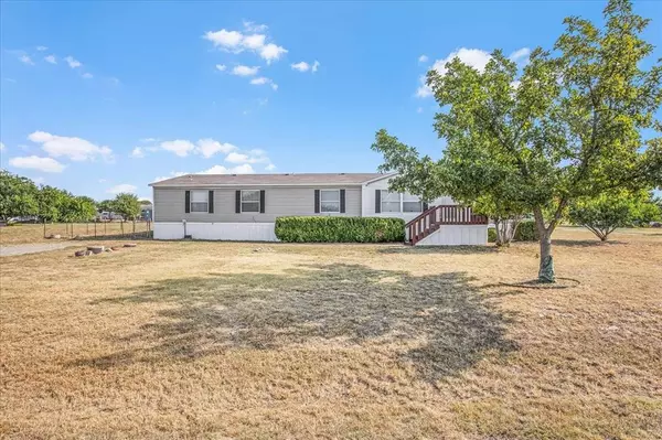 12570 Meadow Green Lane, Justin, TX 76247