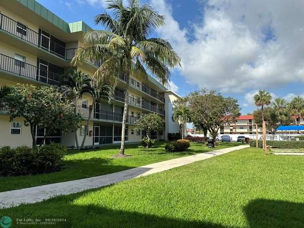 Deerfield Beach, FL 33441,806 SE 7th St  #101