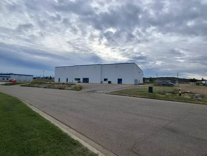 8017 102 AVE, Peace River, AB T8S 1M6