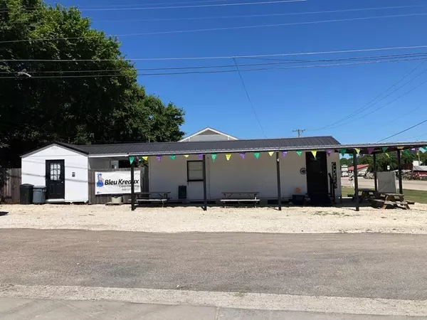 808 E Ave C, Valley Mills, TX 76689