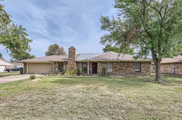 412 Wolf Run Court, Lavon, TX 75166