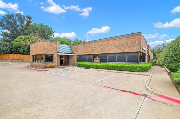 Arlington, TX 76012,1106 W Randol Mill Road #300