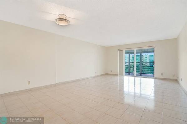 Dania Beach, FL 33004,111 SE 3 AVE  #306