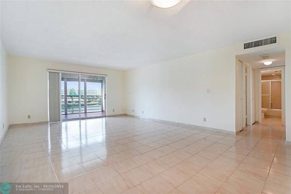 Dania Beach, FL 33004,111 SE 3 AVE  #306