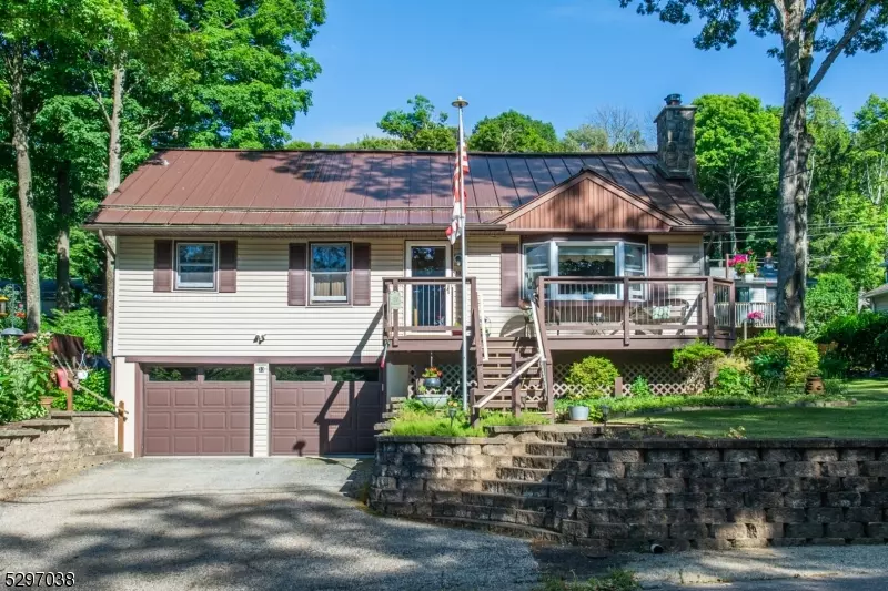 33 Lake Shore Rd E, Hardyston Twp., NJ 07460