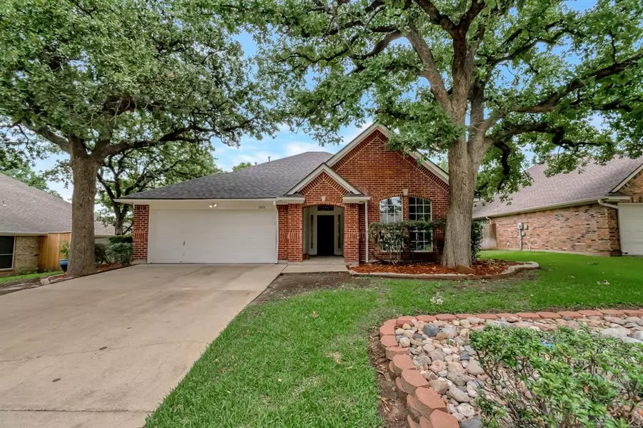 2616 Briargrove Drive, Hurst, TX 76054