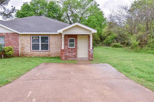 570 W Sterling Price, Tatum, TX 75691