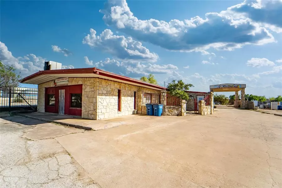 3319 W Walker Street, Breckenridge, TX 76424