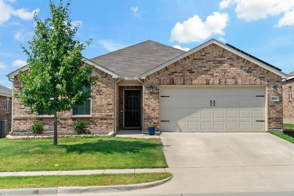 1413 S Vernon Drive, Aubrey, TX 76227