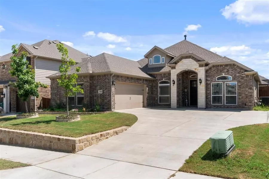 5305 Center Hill Drive, Fort Worth, TX 76179