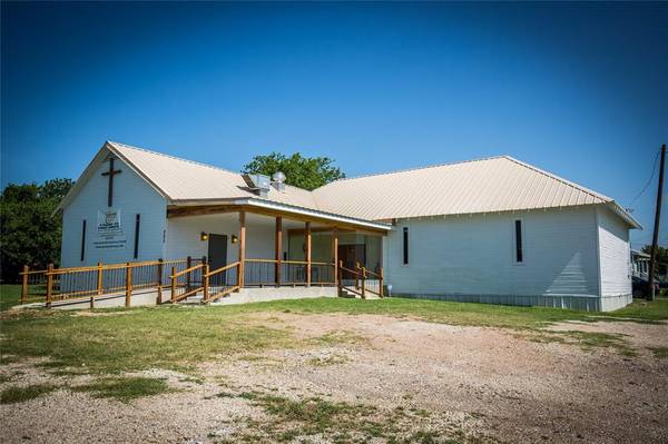 205 E Carver Street,  Alvarado,  TX 76009