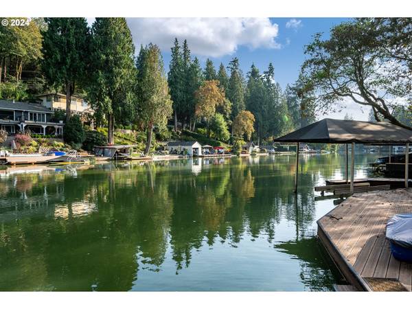 Lake Oswego, OR 97034,3300 SOUTHSHORE BLVD