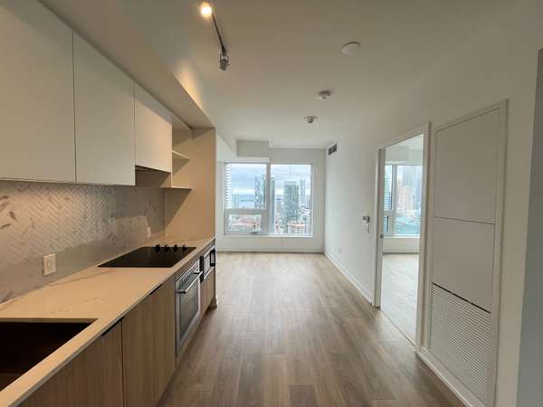 82 Dalhousie ST #4206, Toronto C08, ON M5B 0C5