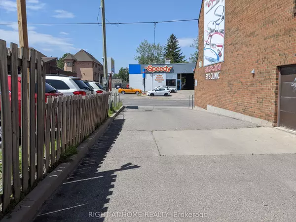 Oshawa, ON L1J 2J5,201 King ST W #2C