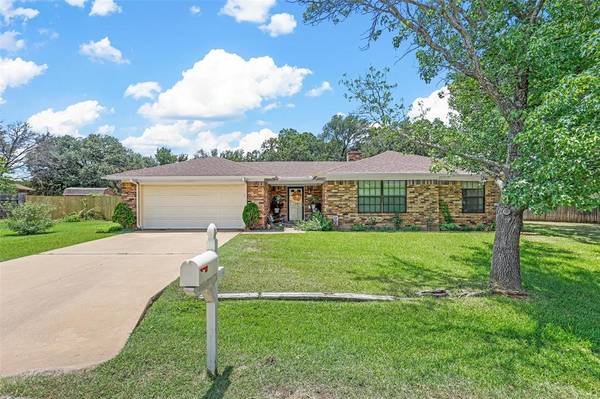 416 Shady Grove Drive,  Granbury,  TX 76049