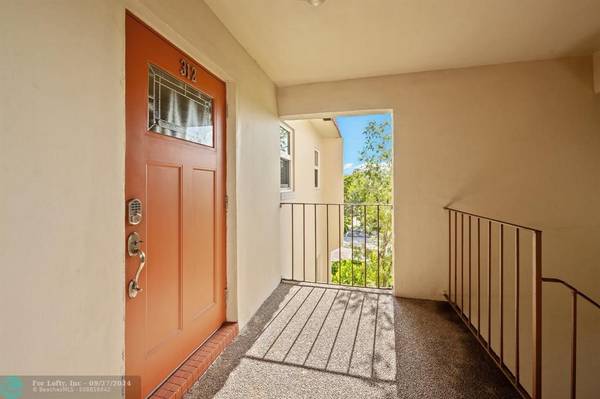 Sunrise, FL 33322,2951 E Sunrise Lakes Dr  #312