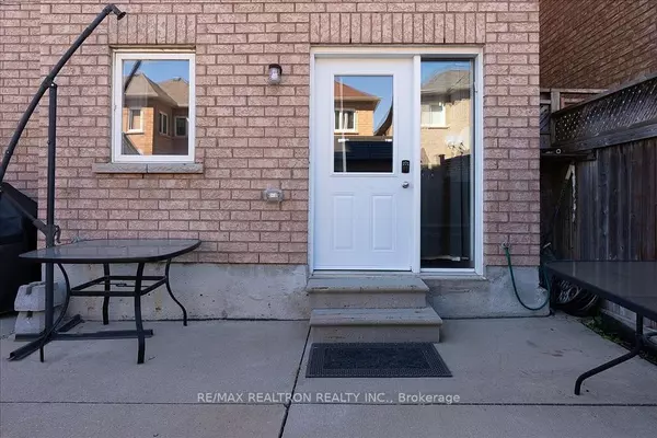 Vaughan, ON L6A 0R5,118 Catalpa CRES #bsmnt