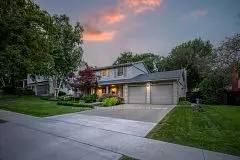 Burlington, ON L7P 1N2,1331 Tyandaga Park DR