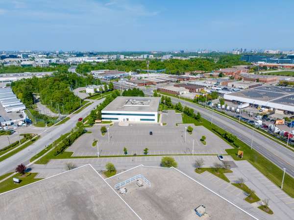 Mississauga, ON L4W 5L5,5350 Creekbank RD