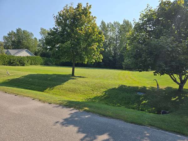 Bluewater, ON N0M 1N0,71817 Sundridge CRES