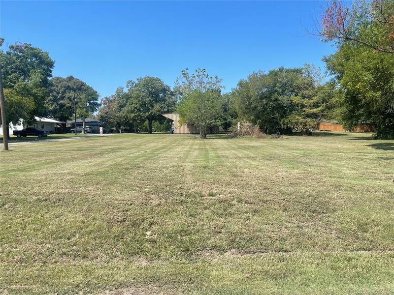 700 W Turner Street, Wolfe City, TX 75496