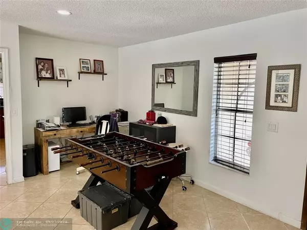 Plantation, FL 33317,7100 SW 8th Ct