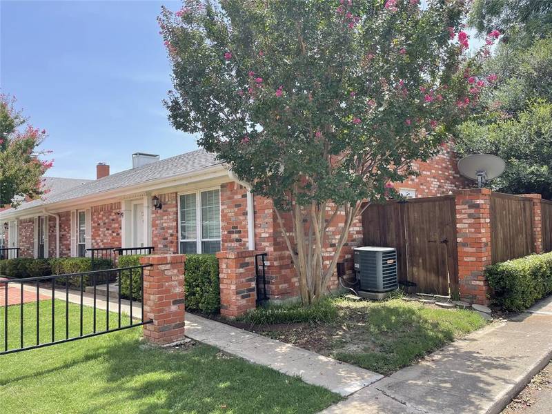 1243 Roaring Springs Road #1243, Fort Worth, TX 76114