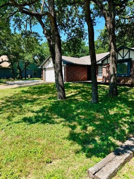 320 Woodard Lane, Azle, TX 76020