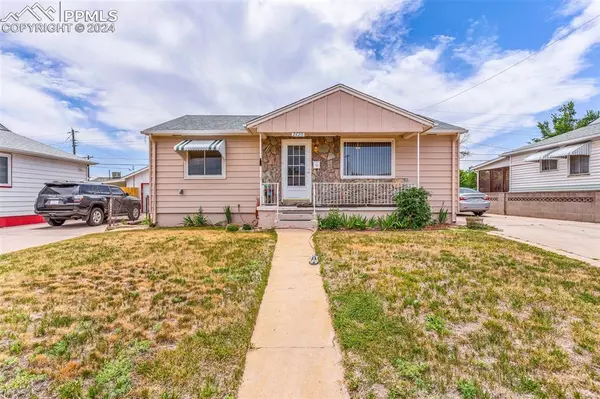 2420 Dahlia LN, Pueblo, CO 81004